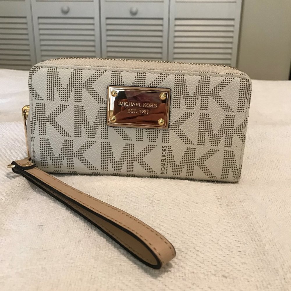 Michael Kors Wristlet